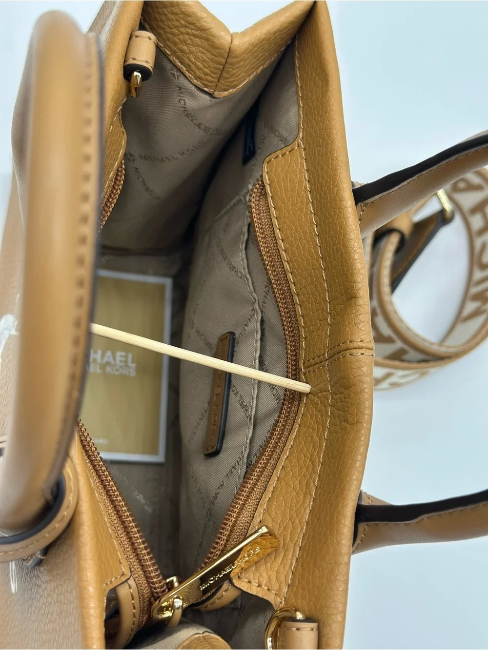 Michael Kors compact cognac